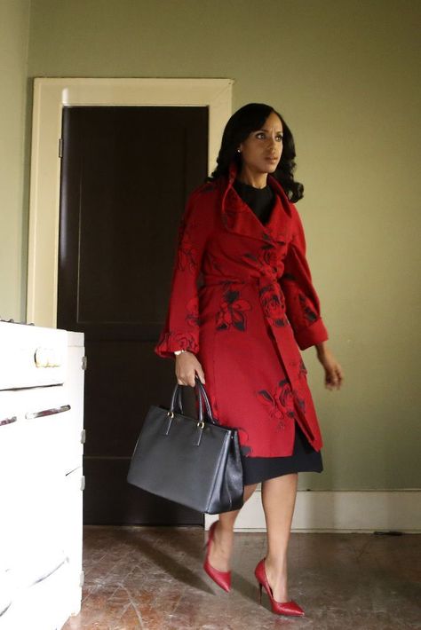 Olivia Pope Style Scandal Fashion, Feminist Halloween Costumes, Olivia Pope Outfits, Scandal Tv Series, Scandal Fashion, Olivia Pope Style, Kerry Washington Style, Wrap Over Dress, Gothic Glamour