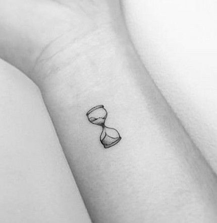 Hourglass Simple Tattoo, Small Hour Glass Tattoos For Women, Hour Glass Tattoo Minimalist, Hourglass Small Tattoo, Minimal Hourglass Tattoo, Small Hour Glass Tattoo, Minimalist Hourglass Tattoo, Hourglass Tattoo Simple, Small Hourglass Tattoo