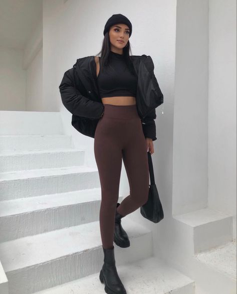 Brown And Black Gym Outfit, Brown Legging Outfits Winter, Brown Ribbed Leggings Outfit, Espresso Leggings Outfit, Chocolate Leggings Outfits, Brown Leggings Outfit Summer, Brown Lululemon Leggings Outfit, Brown Legging Outfits, Light Brown Leggings Outfit