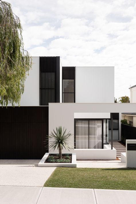 Mount Pleasant House - Robeson | Perth Residential Architect Modern Minimalist House, Modern House Facades, Modern Exterior House Designs, Residential Architect, Minimalist House Design, Perth Australia, Village House Design, Design Exterior, Residential House