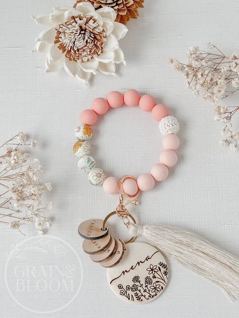 Mother's Day Boho Silicone Wristlets Boho Bracelets - Etsy Bracelet Keychains, Boho Keychain, Jewelry Displays, Beadable Products, Personalized Bracelet, Wristlet Keychain, Beaded Bracelets Diy, Diy Keychain, Beaded Keychains