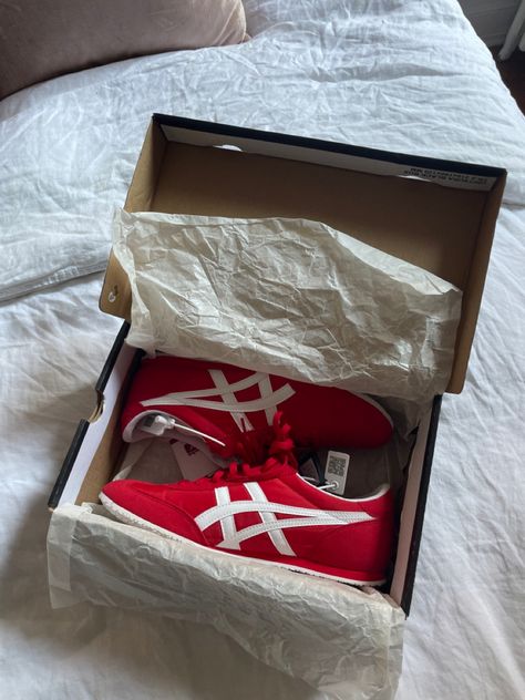 Red Onitsuka Tiger, Core Core, Birthday Inspo, Onitsuka Tiger, Red Sneakers, Sneakers Men Fashion, Dream Shoes, Red Shoes, Dream Clothes