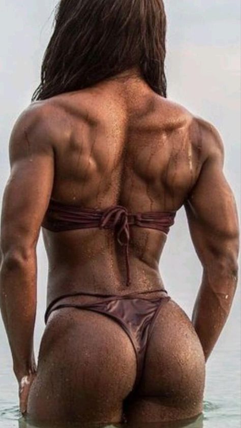 Woman Back Muscles Reference, Strong Woman Back Muscles, Bodybuilding Aesthetic Women, Muscular Woman Back Reference, Woman Muscular Back, Female Back Muscles Reference, Muscular Woman Anatomy, Back Muscles Female, Woman Back Anatomy