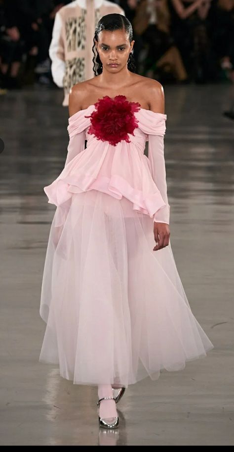 Giambattista Valli Fall 2022, Giambattista Valli, Fall 2022, Fashion Show Collection, Elie Saab, Formal Gowns, Couture Fashion, Runway Fashion, Paris Fashion Week