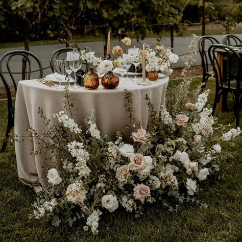 reception table decor Flowers For Reception, Plaas Troue, Reception Table Decor, Beautiful Wedding Reception, Reception Table Decorations, Aisle Flowers, Silk Bouquet, Tall Centerpieces, Reception Flowers