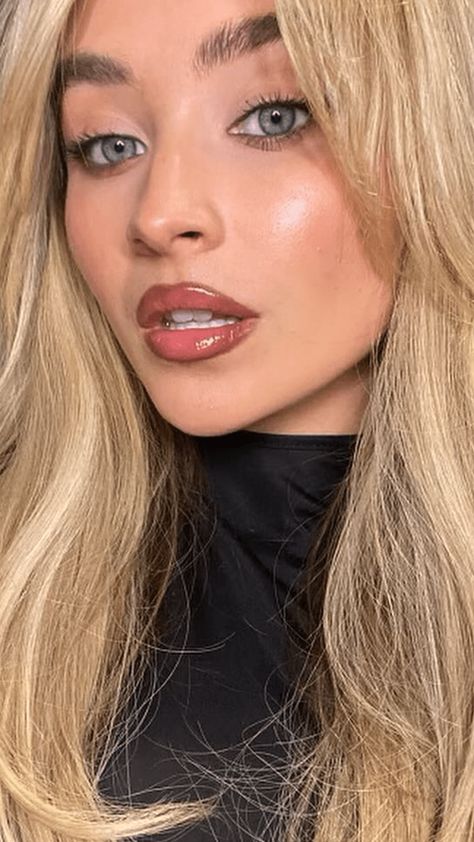 Sabrina Carpenter’s Bardot Bouffant Is a Coquette Dream Sabrina Carpenter Lips, Sabrina Carpenter Lip Combo, Sabrina Carpenter Makeup Looks, Sabrina Carpenter Makeup, Aesthetic Makeup Looks, Mob Wife Makeup, Girl Celebs, Animal Makeup, Bardot Style