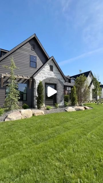 BUILDERS JOINT 🤝🏼🏡 on Instagram: "My favorite room is….✨  Builder @biltmorecoidaho  Boise, Idaho Design @designingboise  Featured @boiseparadeofhomes  🎥 video @paradeofhomesig @lindy.denny  _________________________  ｗｈｅｒｅ  ｙｏｕ + ｂｕｉｌｄｅｒｓ  ｍｅｅｔ @buildersjoint  _________________________  #paradeofhomes #buildersofinsta #hometohave #homebeautiful #currenthomeview #houseenvy #mydomaine #luxeathome #ruedaily #modernfarmhouse #myhomevibe #hometour #housetour #lightandbright #neutraldecor #myhousebeautiful #lifeisgood #lifeisbeautiful #lifeisbetterinabikini #boise #boiseidaho #idaho #idahome #idahodaily #buildersjoint" Idaho Design, Bittersweet Symphony, Boise Idaho, Parade Of Homes, New Build, Neutral Decor, Outdoor Ideas, New Builds, Idaho