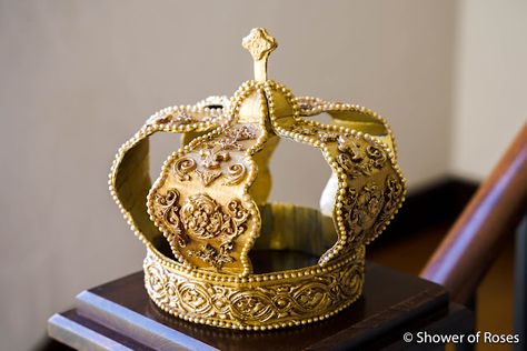 Crafting a Crown Fit for a Queen | Shower of Roses Blog How To Make A Kings Crown, Crown Decorating Craft, Royal Party Theme Decoration, Crown Centerpiece Ideas, Diy Crown Queen, Homemade Crown, Diy Crowns, Guessing Jar, Santa Lucia Day