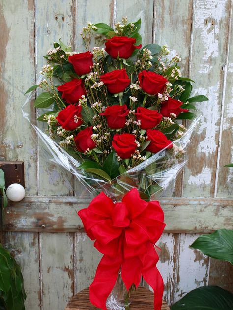 Presentation Bouquet, Red Presentation, Red Rose Arrangements, Accent Flowers, Good Morning Flowers Quotes, Birthday Bouquet, Artificial Bouquet, Valentines Flowers, Fall Decor Diy