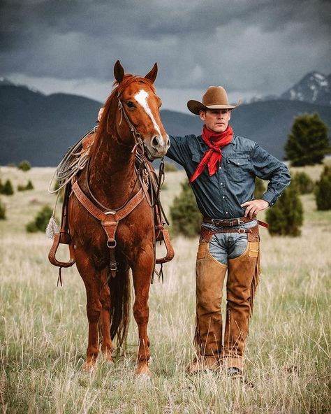 Resistol | It's a way of life, a way of mind… it’s the cowboy way. #resistol #weliveiteveryday #morecowboysplease #notpretending #bestallaround | Instagram Old Man Cowboy, Supernatural Experiences, Cowboy Outfit Men, Cowboy With Horse, Western Pictures, The Cowboy Way, Cowboy Artwork, Old Cowboy, Cowboy Photography