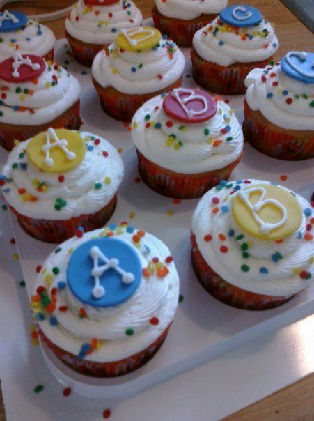 ABC Cupcakes Alphabet Birthday Parties, Abc Birthday Parties, Super Why Birthday, Abc Cookies, Alphabet Party, School Cupcakes, Alphabet Cake, Alphabet Birthday, Abc Party