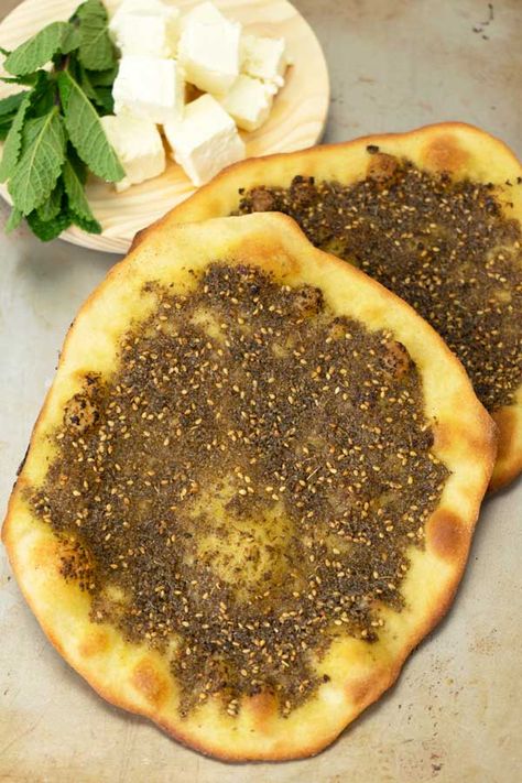 Zaatar Recipe Breads, Zatar Bread Recipe, Syrian Flatbread Recipe, Lebanese Bread Ideas, Recipes Using Zaatar, Lebanese Flat Bread Recipe, Manousheh Recipe, Lebanese Bread Recipe, Manoushe Zaatar