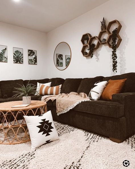 Living Room Inspiration With Brown Couch, Western Industrial Living Room, Brown Boho Living Room, Earthy Western Living Room, Boho Living Room With Brown Couch, Living Room Designs Western Boho, Rustic Home Decor Living Room Cozy, Living Room Inspiration Dark Brown Couch, Boho Rustic Farmhouse Decor