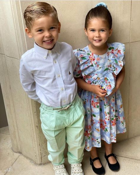 Twin Boy And Girl, Girl Blonde Hair, Beach Ball Games, Pencil Portraits, Twin Boys, Marvel Women, Boy And Girl, Family Goals, Queen Mary