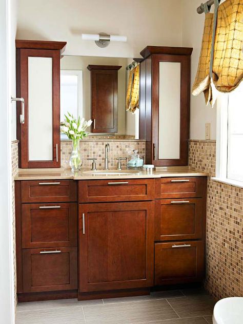 A single vanity accommodates two people with hardworking storage solutions: http://www.bhg.com/bathroom/storage/storage-solutions/store-more-in-your-bathroom/?socsrc=bhgpin032914solvestorageproblems&page=13 Small Bathroom Solutions, Bathroom Window Treatments, Casa Clean, Creative Bathroom, Bad Inspiration, Bathroom Solutions, Small Bath, Small Bathroom Storage, Bathroom Windows