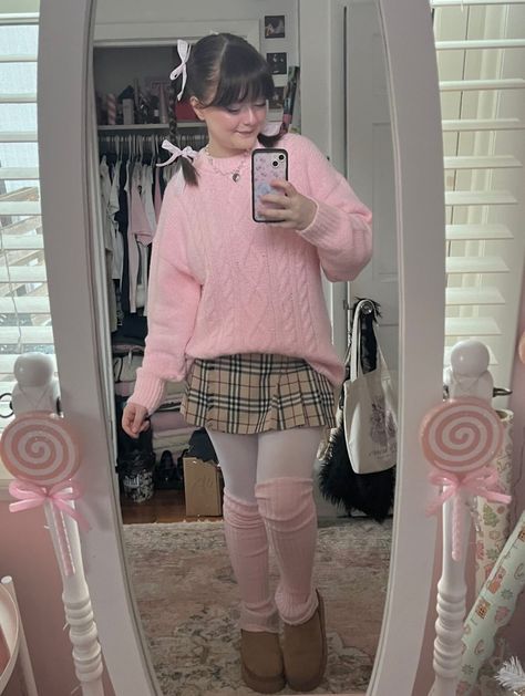 How To Style Pink Boots, Pink Fall Outfits Aesthetic, Pinkmas Outfit, Pink Sweater Dress Outfit, Split Outfit, Pastel Winter Outfit, Canada Outfit, Vanilla Outfits, 80s Outfits Women