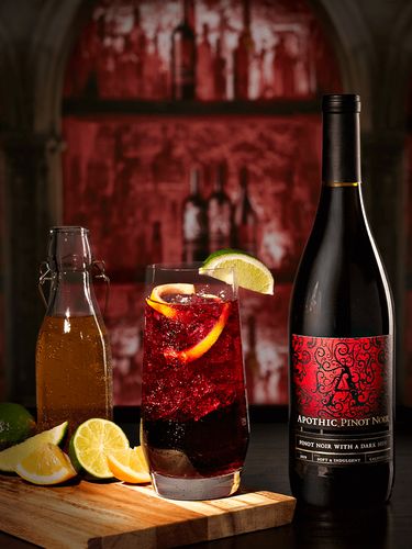 Apothic Pinot Noir Highball | Pinot Noir and Ginger Ale Recipe | Apothic Wines Red Wine Cocktails, Ginger Ale Recipe, Ginger Beer Cocktail, Sparkling Red Wine, Wine Cocktail Recipes, Ale Recipe, Wine Games, Brandy Cocktails, Bourbon Drinks