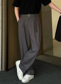 Wide Legged Trousers Outfit, Trousers Outfit Men, Streets Of Seoul, Wide Legged Trousers, Trousers Outfit, Trouser Outfit, Winter Street, Men's Korean Style, Street Look