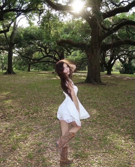 @kimimiis on insta ♡ Americana Aesthetic, Gardening Outfit, Concert Fits, Vintage Americana, Farm Girl, Instagrammer, Grunge Style, Insta Photo Ideas, Summer Aesthetic