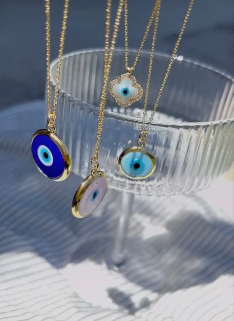 Aesthetic Evil Eye Necklace, Evil Eye Jewelry Aesthetic, Evil Eye Necklace Aesthetic, Evil Eye Aesthetic, Jewelry Aesthetic, Jewelry Simple, Pretty Jewelry, Eye Pendant, Evil Eye Pendant