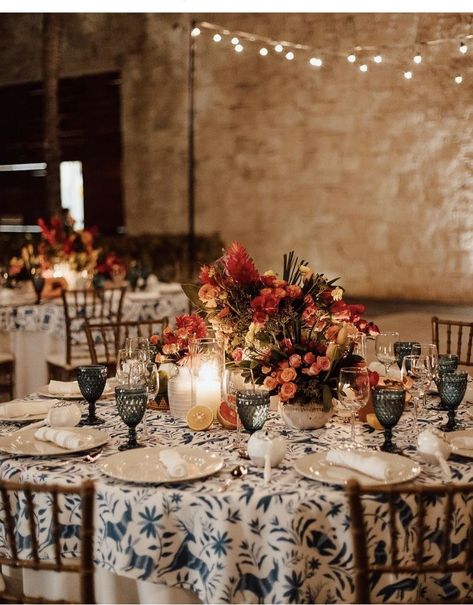 Spanish Themed Dinner Party Decor, Rustic Hacienda Decor, Mexican Inspired Garden, Spanish Wedding Centerpieces, Modern Mexican Wedding Decor Table Settings, Boho Spanish Wedding, Buffet Style Mexican Food, Burnt Orange Mexican Wedding, Spanish Boho Wedding