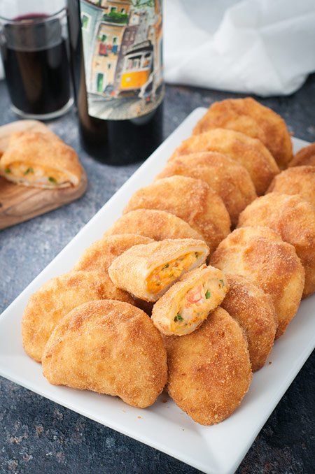 Portuguese Shrimp Croquettes – Rissóis de Camarão Shrimp Croquettes, Portuguese Shrimp, Brazilian Recipes, Portuguese Desserts, Portuguese Cuisine, Cooking Courses, Brazilian Food, Portuguese Recipes, Croquettes