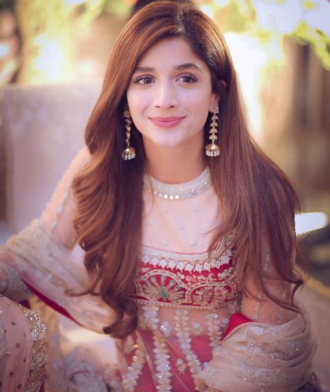 245k Likes, 2,634 Comments - MAWRA HOCANE (Hussain) (@mawrellous) on Instagram: “You spend so much time in my mind. I should charge you some rent? 💋 (Took this pick up line from my…” Mawra Hocane Dresses, Marwa Hocane, Asian Fits, Pretty Zinta, Mawra Hocane, Punjabi Bride, Pakistani Actress, French Braid, Party Wear Dresses