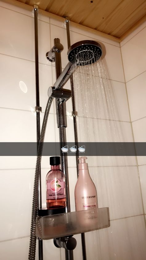 #snapchat #shower Shower Streaks Snapchat, Washroom Snapchat Story, Shower Snapchat Stories, Shower Snaps, Shower Snap, Shower Snapchat, Snapchat Makeup, Snapchat Selfies, Shower Pics