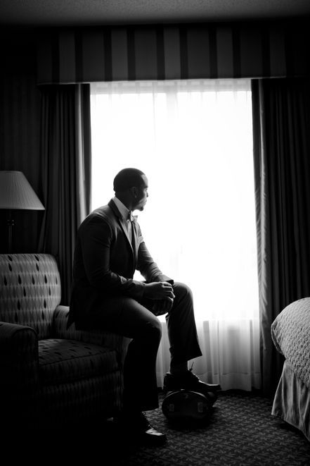 Love this black and white portrait of the groom. Photo by: Stella Image Photography Groom Preparation Photos, Groomsmen Wedding Photos, Pose Pengantin, Groom Prep, Groomsmen Getting Ready, Groom Photoshoot, Wedding Shooting, Wedding Portrait Poses, Groomsmen Photos