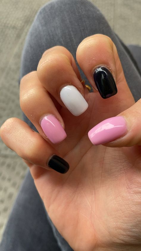 Valentine Nails Design, Valentine Nails Designs, Nail Valentine, Pink Black Nails, White Lace Nails, Valentines Nail Art Designs, Valentines Day Nail Art, Pink White Nails, Black Gel Nails