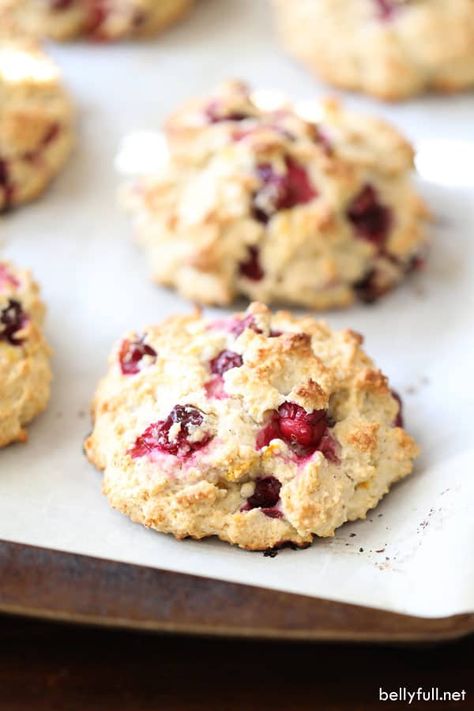 These Cranberry-Orange Drop Biscuits are easy, moist, and super delicious, made with buttermilk and cranberries throughout. Great breakfast or serve as a Thanksgiving side! #biscuits #dropbiscuits #dropbiscuitseasy #cranberries #cranberriesrecipes Bisquick Drop Biscuits, Homemade Drop Biscuits, Drop Biscuits Recipe, Cinnamon Biscuits, Cranberry Cinnamon, Drop Biscuits, Biscuits Easy, Holiday Side, Biscuit Bake