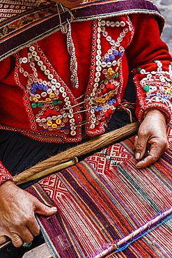 Peruvian Textiles Pattern, Peruvian Clothing, South American Textiles, Peru Culture, Textiles Sketchbook, Peruvian Textiles, Burning Man Fashion, Culture Clothing, Cusco Peru