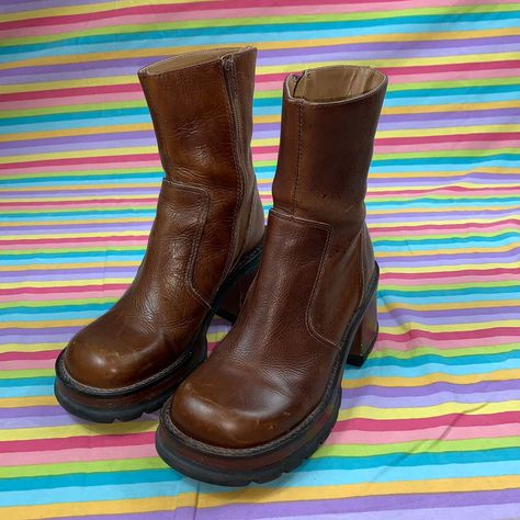 Soda Chunky Boots, Brown Boots Small Heel, Fantsie Boots Outfit, Flowy Boho Outfits, 80’s Shoes, Vintage Boho Outfits, Fall Boots 2023, Winter Boots Aesthetic, Winter Shoes 2022