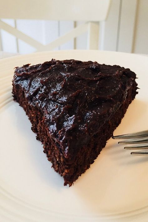 Chocolate Date Cake (Gluten Free, Vegan, & Refined Sugar Free) - A Sweet Alternative Healthy Chocolate Cake Recipe, Vegan Chocolate Frosting, Vegan Chocolate Cake Recipe, Dairy Free Chocolate Cake, Nutritious Desserts, Healthy Chocolate Cake, Cakes To Make, Gluten Free Chocolate Cake, Date Cake