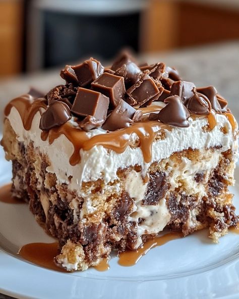 Heath Bar Poke Cake, Layered Cookie Cake, Easy Poke Cake, Heath Candy, Heath Bar, Cake Mix Desserts, Box Chocolate, Poke Cake Recipes, Tastemade Recipes