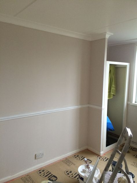 Dulux nutmeg white with white dado rail Dado Rail Bedroom Wall Colors, Living Room Decor With Dado Rail, White Dado Rail, Picture Rail And Dado Rail, Dado Rail Dining Room, Nutmeg White Dulux Paint Living Rooms, Dado Rail Nursery, Dado Rail Living Room Colour Schemes, Living Room Dado Rail