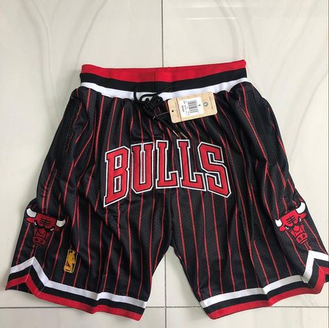 2021 Men Chicago Bulls Short Black Chicago Bulls Short Swingman Check more at https://senjersey.com/product/2021-men-chicago-bulls-short-black-chicago-bulls-short-swingman/ Lakers Shorts, Black Chicago, Basketball Shorts, Chicago Bulls, Striped Shorts, Vintage Nike, Gym Men, Gym Outfit, Game Day