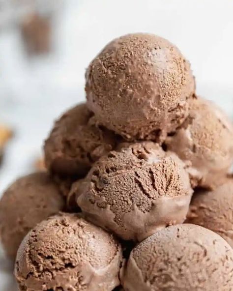 Super creamy No-Churn Ice Cream that takes after my all-time favorite Mexican Hot Chocolate. Mexican Chocolate Ice Cream, Cinnamon Roll Sugar Cookies, Chocolate Tequila, Hot Chocolate Ice Cream, Cinnamon Ice Cream, Mexican Chocolate, Rolled Sugar Cookies, Mexican Hot Chocolate, No Churn Ice Cream