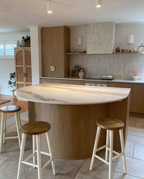 Ally Scale ~ renovating | home | interiors (@oasis.on.orungal) • Instagram photos and videos Semi Circle Kitchen Island, Rounded Island Kitchen, Curved Island Bench, White Kitchen Counters, Curved Island, Modern Coastal Kitchen, 90s Kitchen, Peninsula Kitchen, Kitchen Splashback Tiles