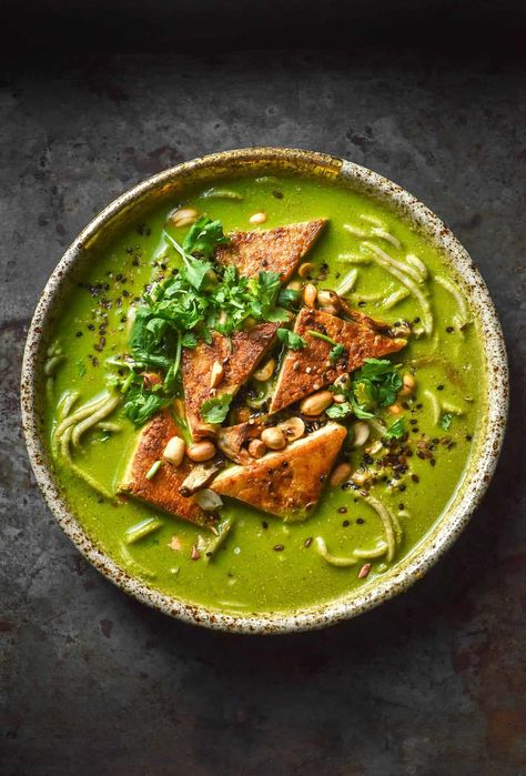 Low FODMAP green soup that is naturally vegan and packed full of flavour. Serve it with noodles and tofu crumbles or straight out of the pot. Low Fodmap Veggie Soup, Low Fodmap Soup, Fodmap Soup, Gluten Free Egg Noodles, Tofu Crumbles, Vegan Dumplings, Gluten Free Noodles, Green Soup, Leek Soup