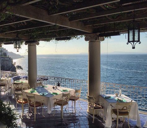 Bellevue Syrene a Sorrento - Napoli Bellevue Syrene, Dinner Setting, Sorrento, Amalfi Coast, Amalfi, Pergola, I Know, Capri, Favorite Places