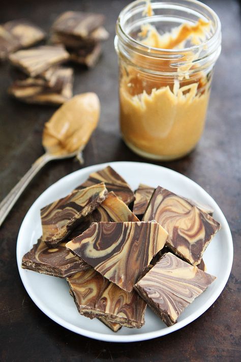 Peanut Butter Chocolate Bark, Peanut Butter Bark, Chocolate Bark Recipe, Peanut Butter Chocolate Bars, Chocolate Swirl, Bark Recipe, Peanut Butter Fudge, Peanut Butter Chocolate, Chocolate Bark