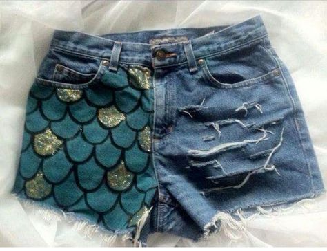 Make your own mermaid shorts! #DIY and paint mermaid scales on an old pair of blue jean shorts. #DIY #MermaidFashion Paint Mermaid Scales, Paint Mermaid, Painting Mermaid, Mermaid Shorts, Mermaid Parade, Diy Pants, Mermaid Leggings, Shorts Diy, Diy Jeans