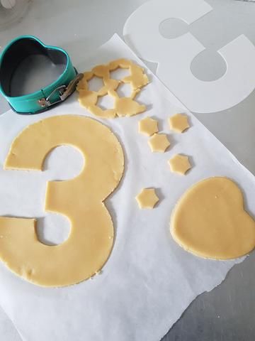 Number 3 Cakes, Bolognese Pasta, Rodjendanske Torte, Number Birthday Cakes, Cookie Cake Designs, Cake Lettering, Birthday Baking, Cookie Cake Recipe, Cake Easy