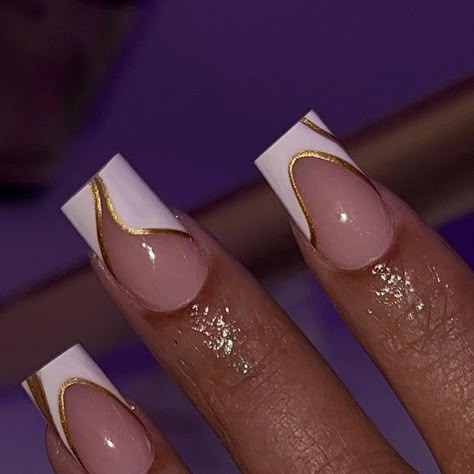 Gold Nail Designs Short, Graduation Nails Square, Gold Short Nails, Short Gold Nails, Medium Nail Designs, Short Prom Nails, Graduation Nails Acrylic, Nail Inspo Coffin, Uni Nails