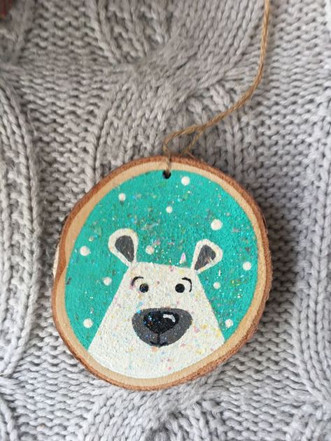 Wooden Disc Ornaments, Wood Slice Art Christmas, Wooden Slice Ornaments, Northern Ontario, Wood Slice Art, Beautiful Ornaments, Kids Christmas Ornaments, Christmas Tree Decorations Diy, Christmas Rock