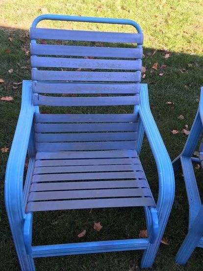 I wanted to save a sturdy set of lawn furniture that need to be rewebbed but could not find the webbing I wanted so I came up with this alternative. This is what the chairs looked like. They were beginning to loose their straps so it was time to refurbish them. I then removed all the old vinyl straps and washed the chairs to prepare them for the new straps.  My next step was to measure the distance around my chair. It measured to be 41.5 inches. Using this measurement… Rewebbing Patio Chairs, Lawn Chairs Makeover, Patio Chairs Makeover, Metal Lawn Chairs, Upcycle Chair, Chair Redo, Chair Repair, Cheap Chairs, Lawn Chair