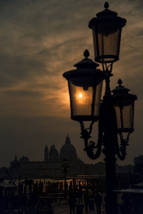 1700s Aesthetic, Lantern Aesthetic, Italy Street, Italian Aesthetic, Parisian Life, Italy Aesthetic, Photo Charms, Italy Photo, Street Lamp