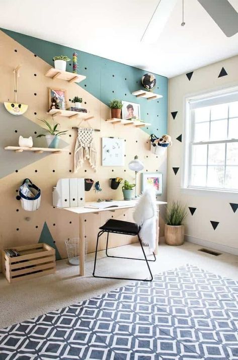 Peg Board Walls, Pegboard Wall, Dekorasi Kamar Tidur, Retro Home Decor, A Desk, Easy Home Decor, Retro Home, Peg Board, Home Office Design