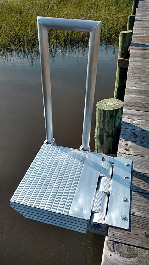 Boat Lift Dock, Boathouse Design, Dock Steps, Washington Houses, Lake Fun, Boat Shed, Lake Dock, Lakefront Living, Cottage Lake